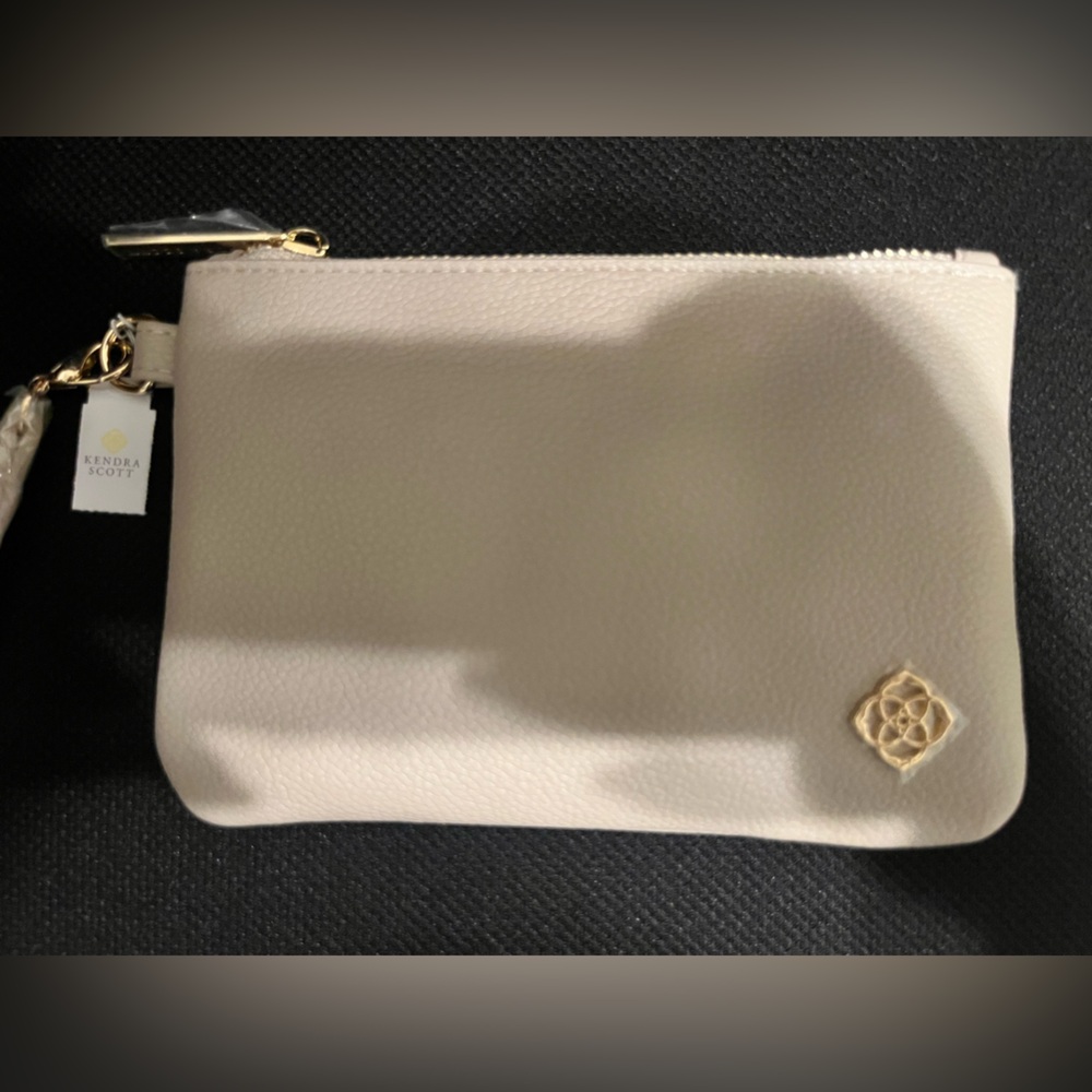 Kendra Scott Cream Wristlet Clutch